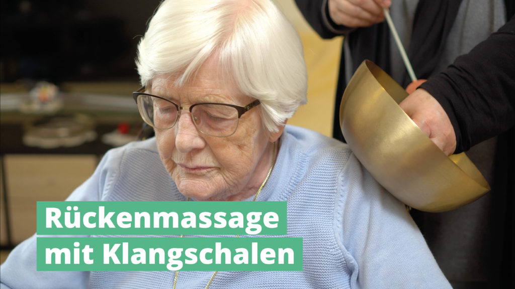 Rückenmassage mit PeterHess Klangschalen Wir Sind Altenpflege